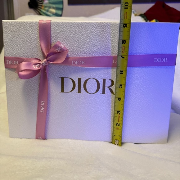 Dior White Gift Box With Pink Ribbon - Valentine’s Day - Picture 2 of 7